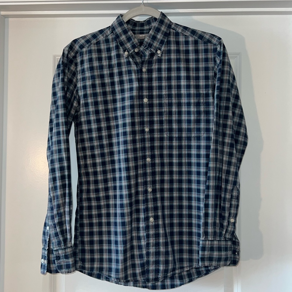 UNIQLO Men’s Button Up Shirt, Like New, Great conditions. Size XS